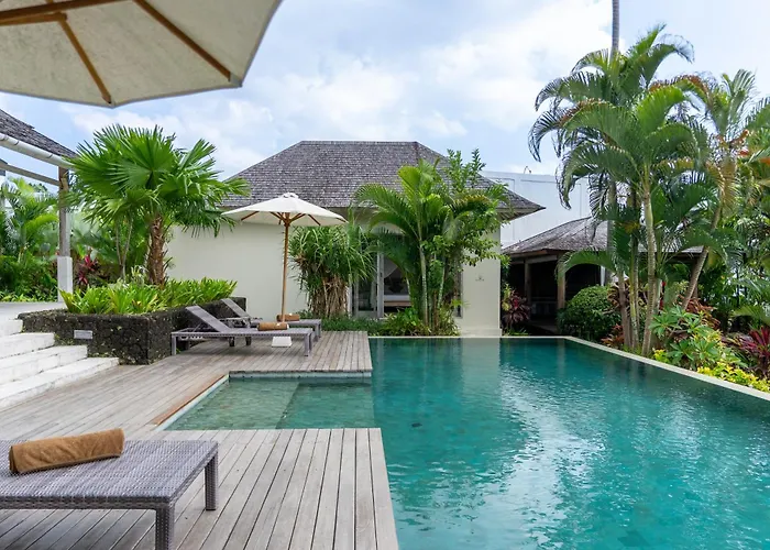 Bodhi Kulture - 5br Tropical Estate With Huge Infinity Pool In Canggu