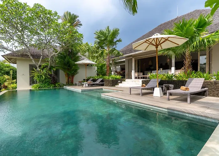 Bodhi Kulture - 5br Tropical Estate With Huge Infinity Pool In
