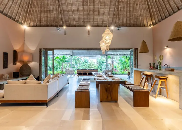 Bodhi Kulture - 5br Tropical Estate With Huge Infinity Pool In Canggu