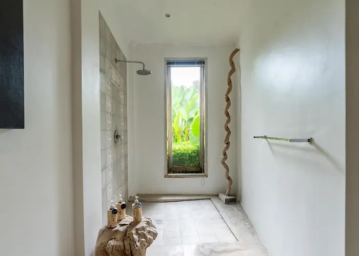 Bodhi Kulture - 5br Tropical Estate With Huge Infinity Pool In فيلة *