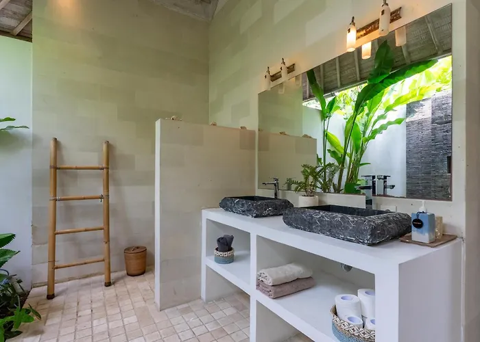 Bodhi Kulture - 5br Tropical Estate With Huge Infinity Pool In Villa