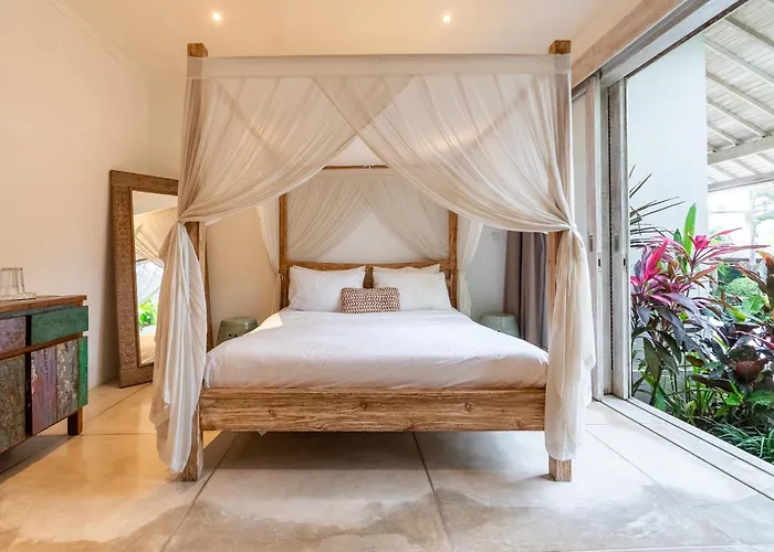 Villa Bodhi Kulture - 5br Tropical Estate With Huge Infinity Pool In Canggu