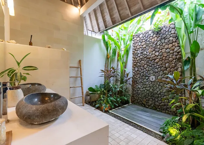 Bodhi Kulture - 5br Tropical Estate With Huge Infinity Pool In