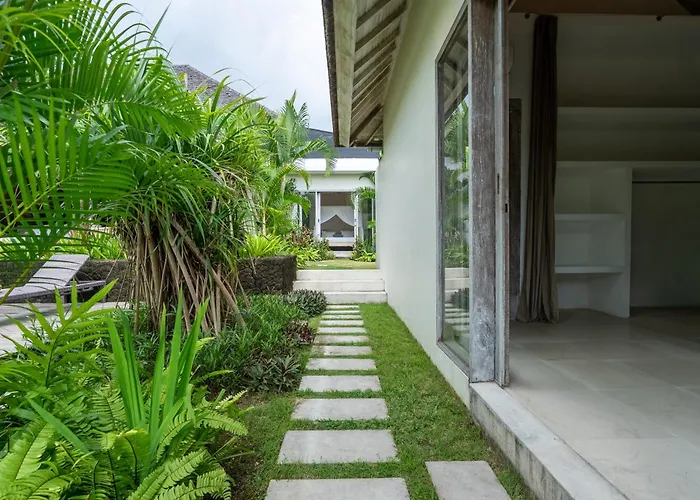 Bodhi Kulture - 5br Tropical Estate With Huge Infinity Pool In Villa